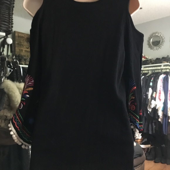Vava top blk cold shoulder with embroidery - Picture 3 of 6